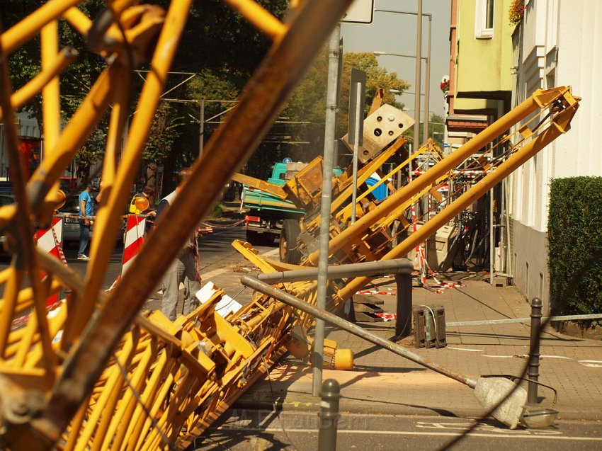 Baukran umgestuerzt Koeln Suelz Suelzguertel P104.JPG